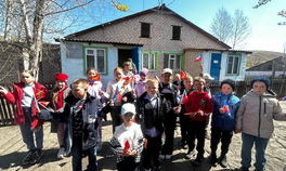 Школьники вместе с коммунистами поздравили ветеранов и детей войны в преддверии Дня Победы в селе Верхние Ключи